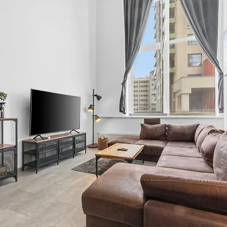 Industrial Loft Retreat W Ac And Garage Parking * ברטיסלאבה
