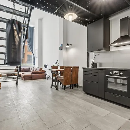 Industrial Loft Retreat W Ac And Garage Parking